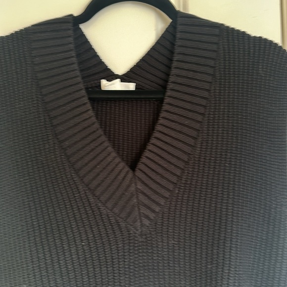 Black sweater v neck vest - Picture 2 of 6